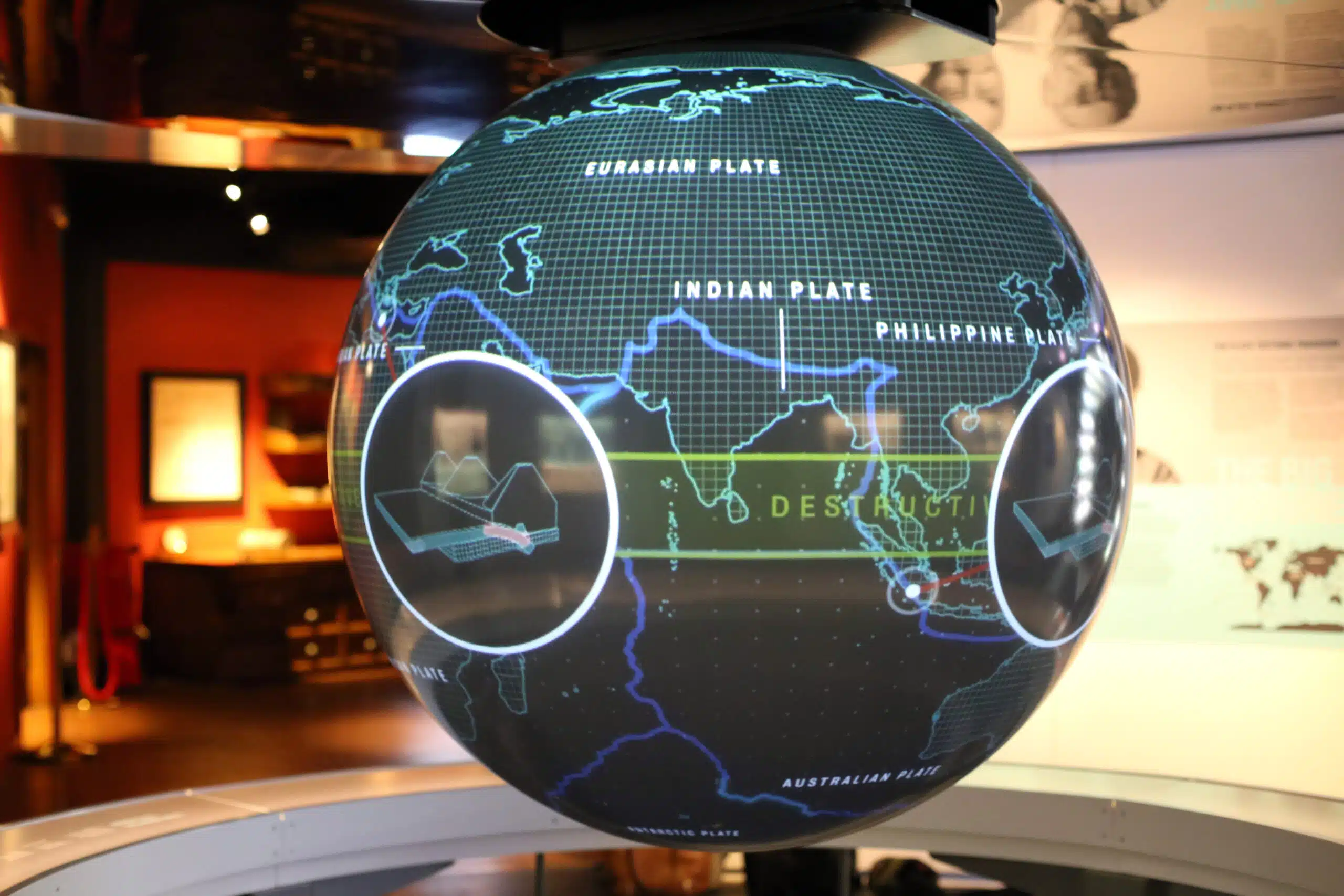 Shared spherical display used for learning